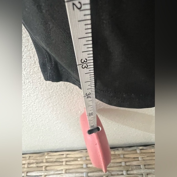 Spanx textured leggings, size XS, EUC, faux leather, form-fitting, black - Picture 2 of 6